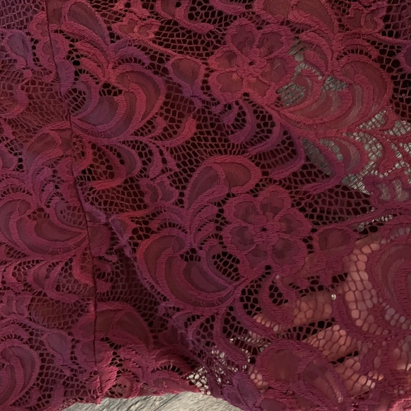 Lace dress - Picture 2 of 2